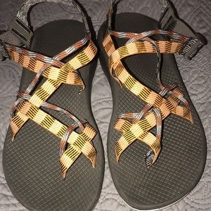 Chacos. NIB. SZ 10. Orange/Blue. Read description
